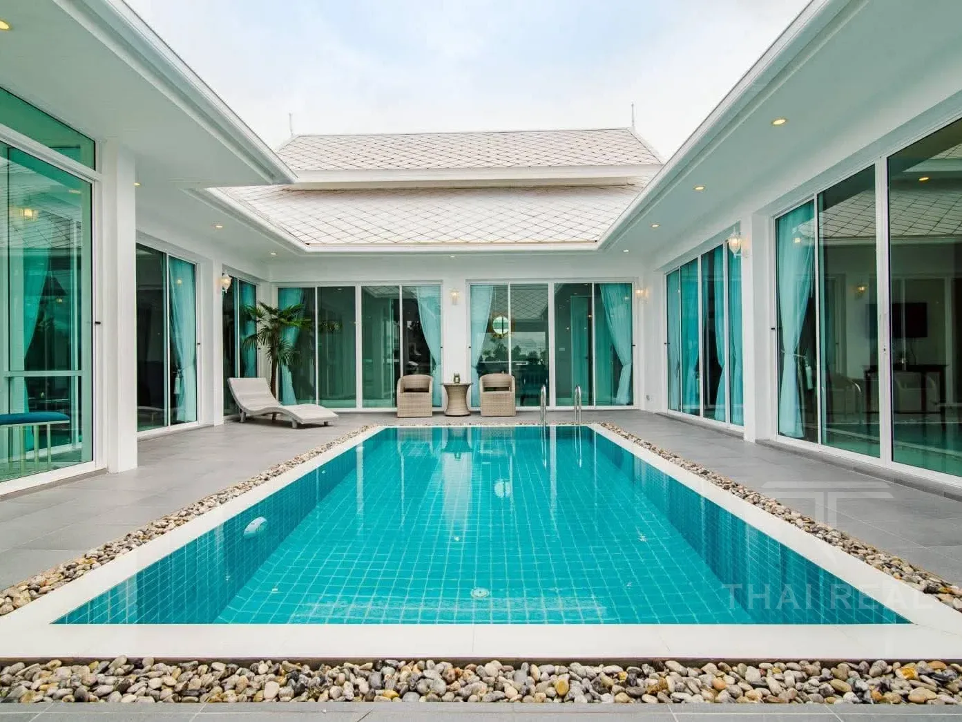 Modern Central-Pool Villa – photo 4