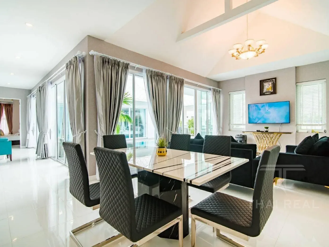 Modern Central-Pool Villa – photo 15