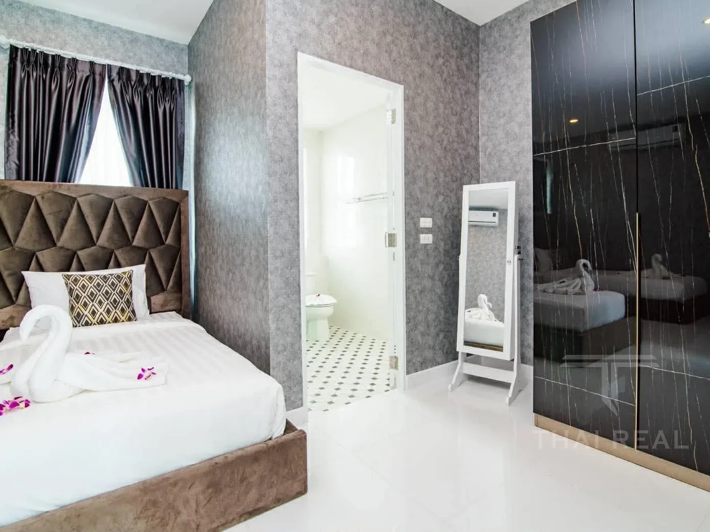 Modern Central-Pool Villa – photo 19
