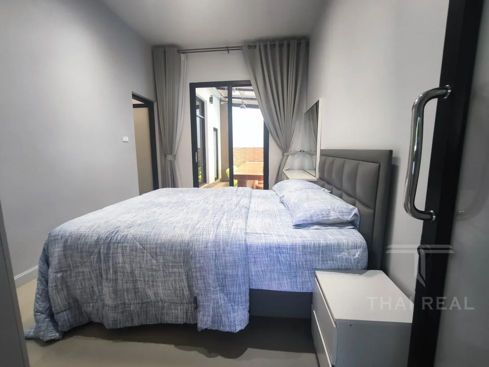Corner Pool Villa near Black Mountain – photo 18