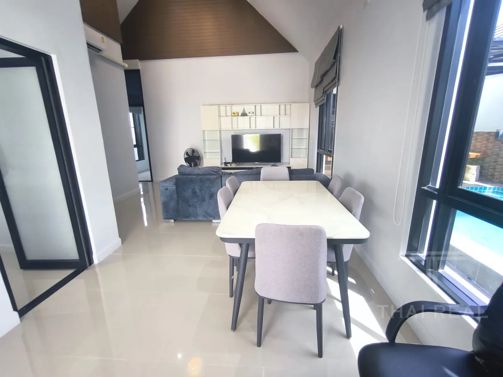 Corner Pool Villa near Black Mountain – photo 13
