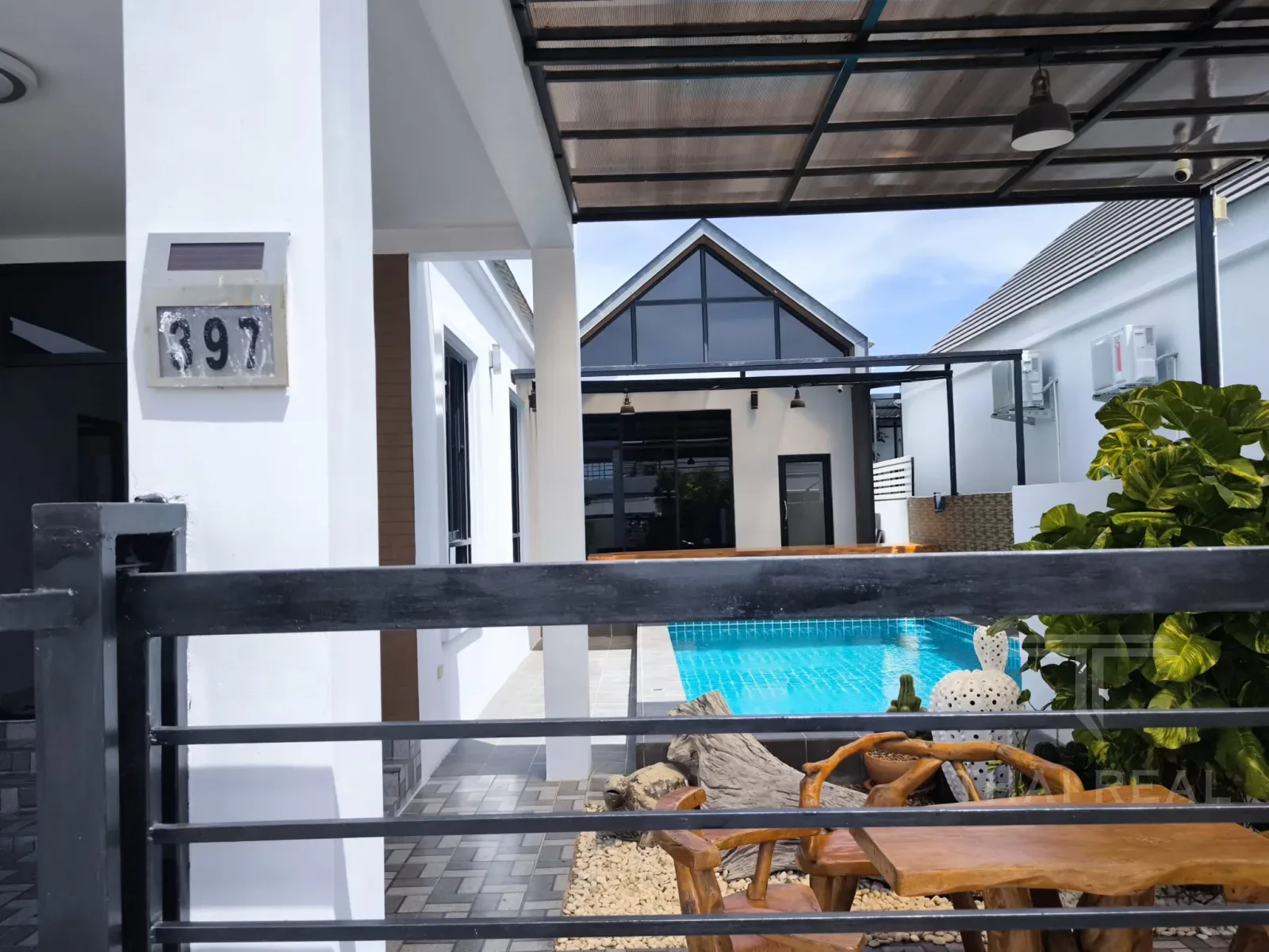 Corner Pool Villa near Black Mountain – photo 8