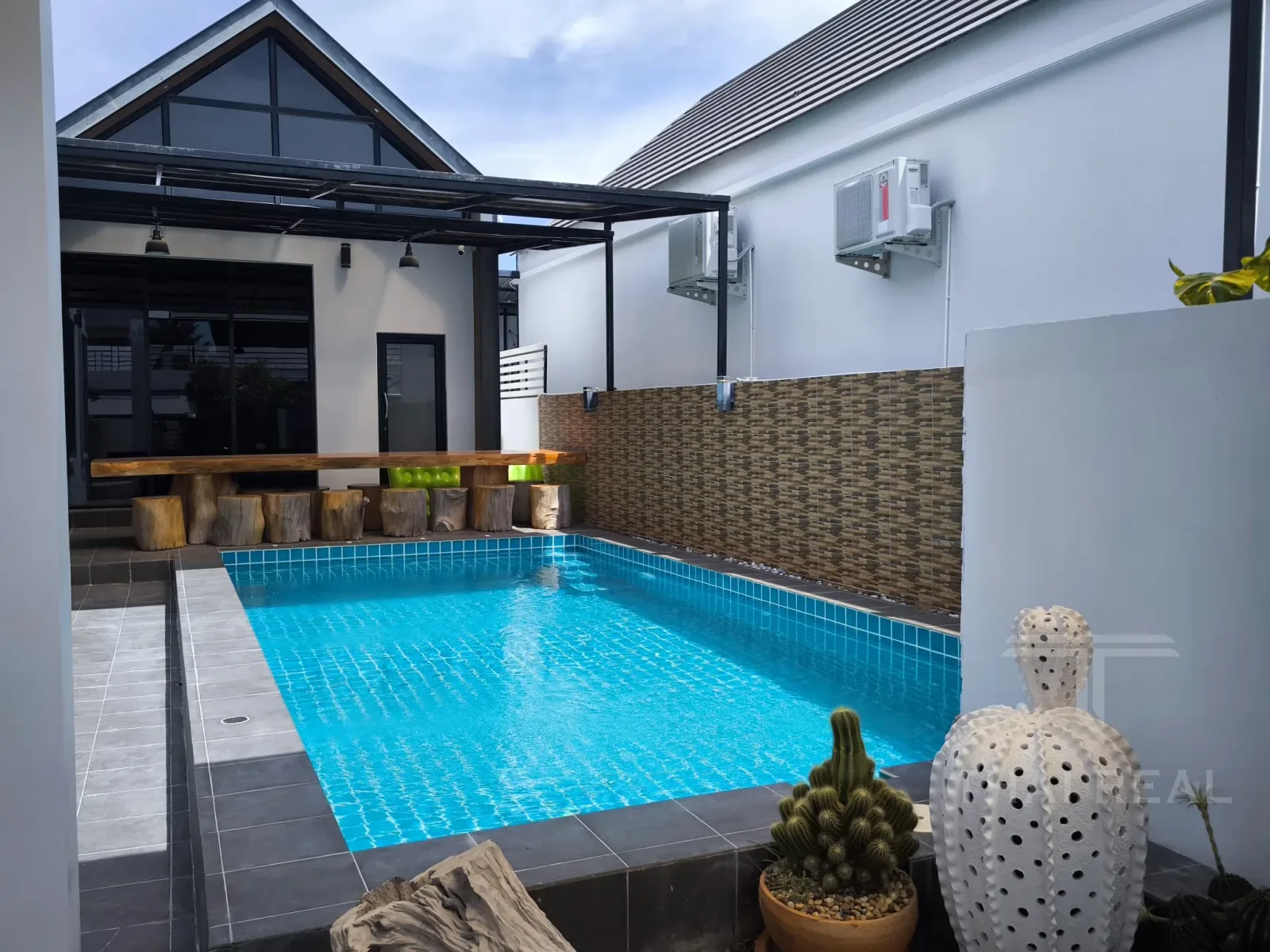 Corner Pool Villa near Black Mountain – photo 7