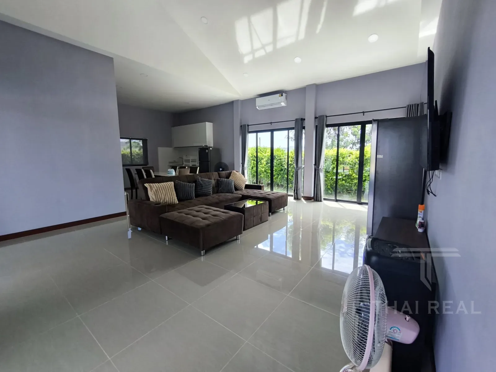Spacious House with Large Garden – photo 11