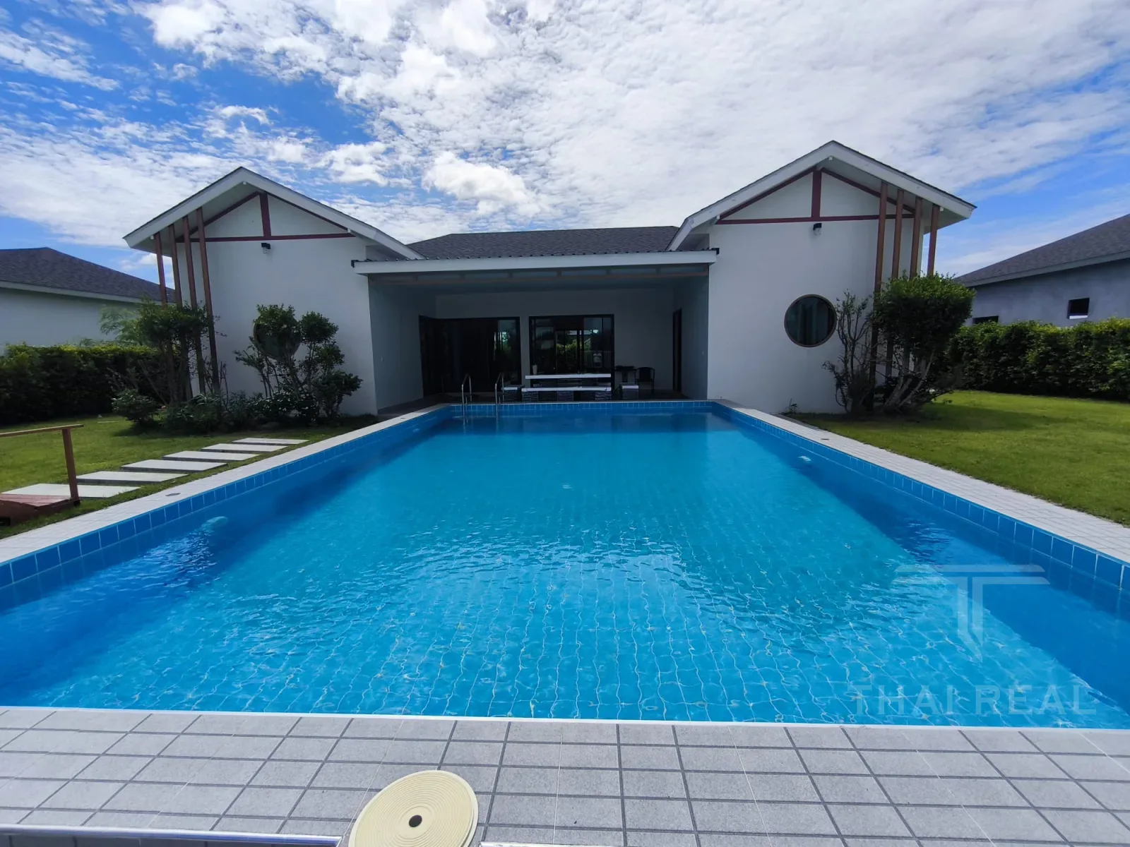 Spacious House with Large Garden – photo 3