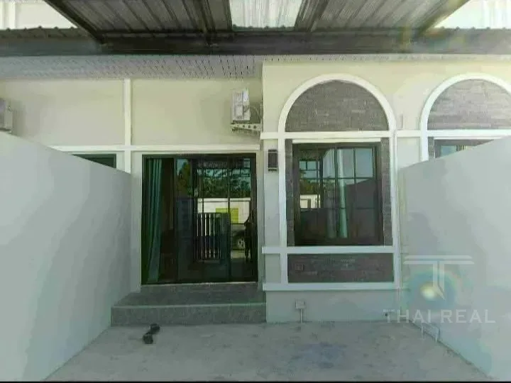 Cozy 2-Bed House