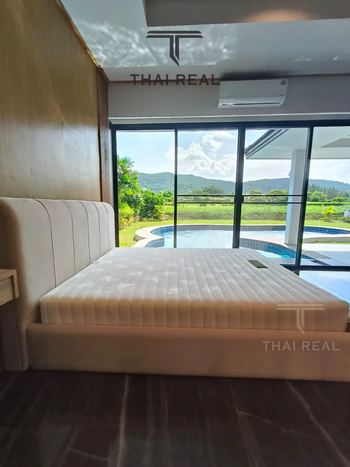 Modern Pool Villa with Jacuzzi – photo 12