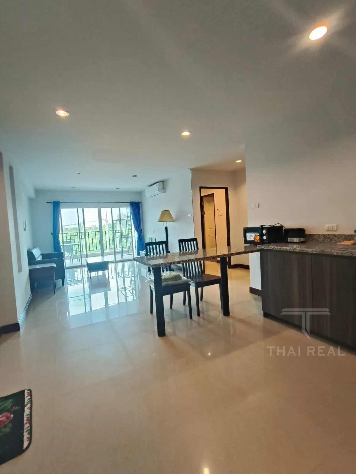 Spacious 2-Bed Condo – photo 3