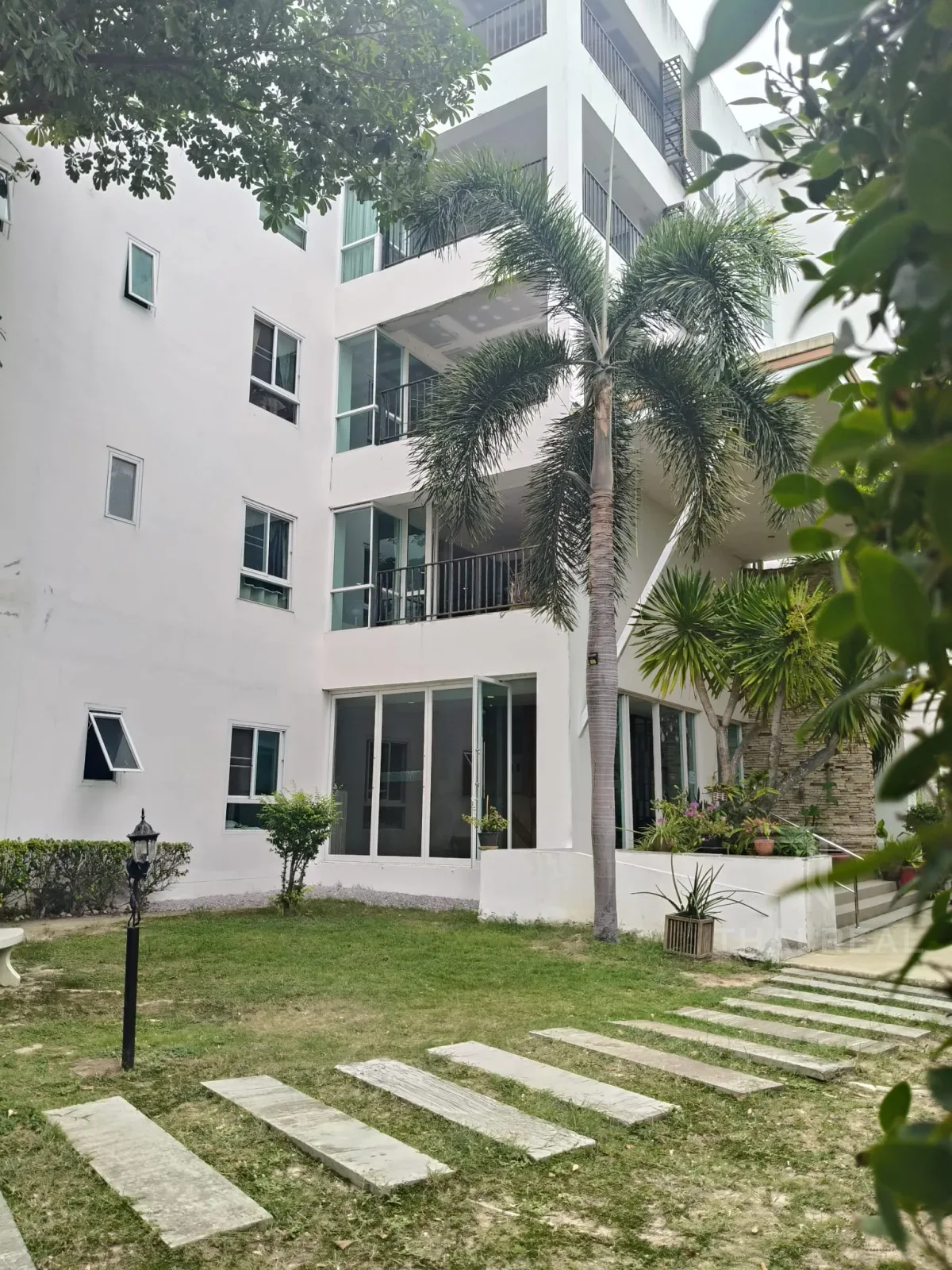 Spacious 2-Bed Condo – photo 20