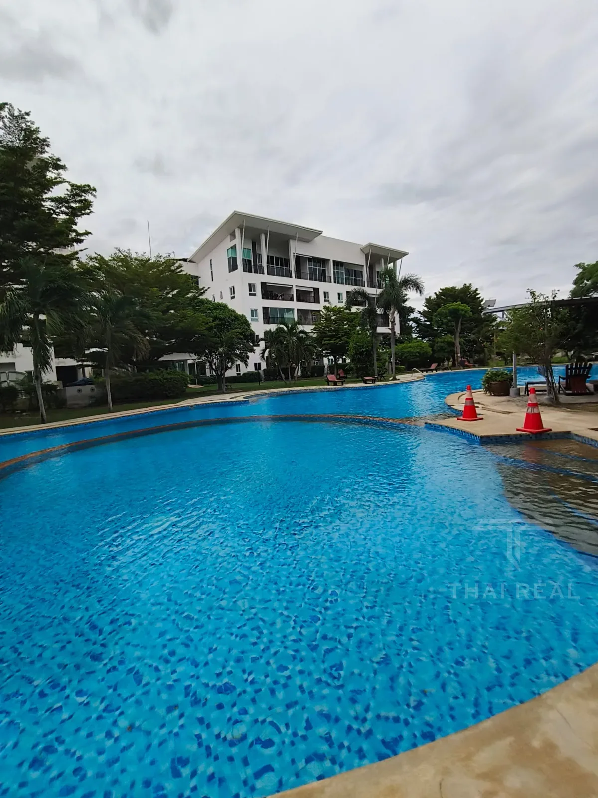 Spacious 2-Bed Condo – photo 2
