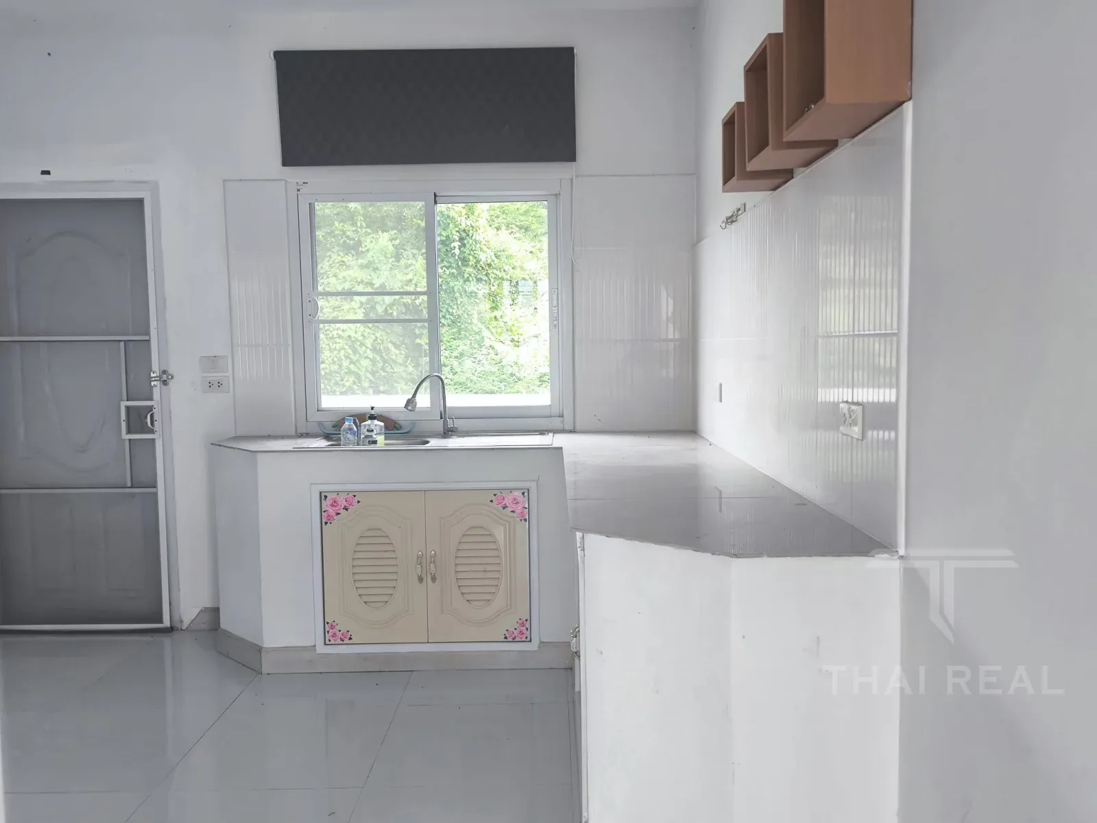บ้านรีโนเวทใหม่ 2-bed พร้อมดาดฟ้า – photo 9