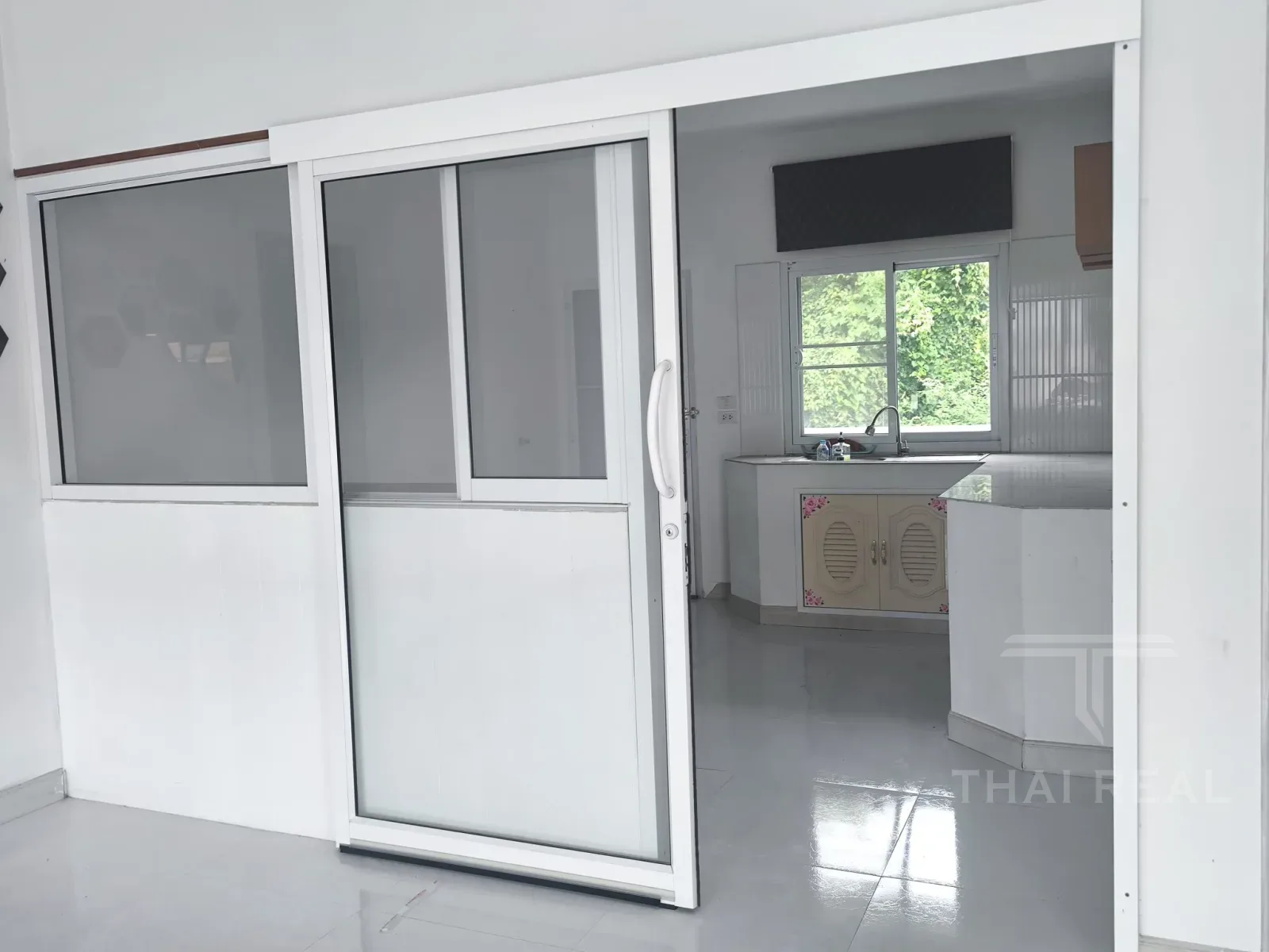 บ้านรีโนเวทใหม่ 2-bed พร้อมดาดฟ้า – photo 8