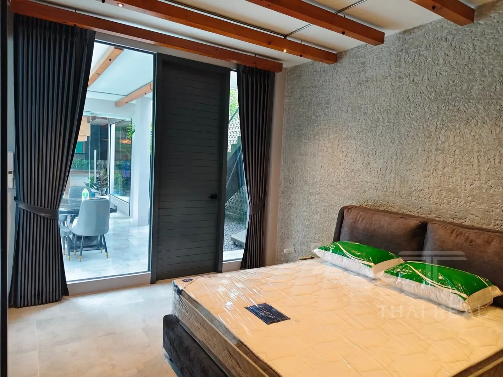 Luxury 4-Bed House with Large Pool – photo 34