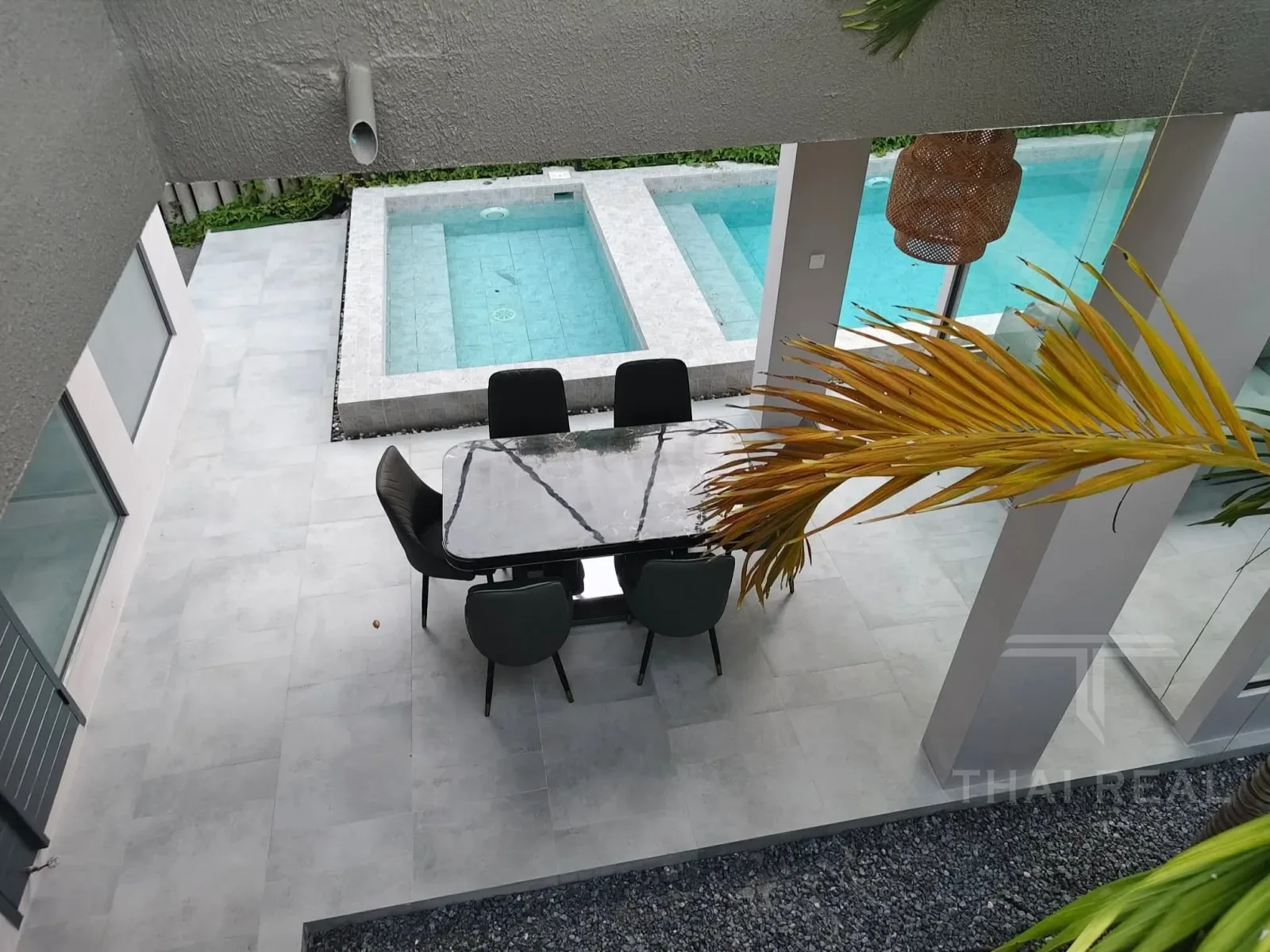 Luxury 4-Bed House with Large Pool – photo 28