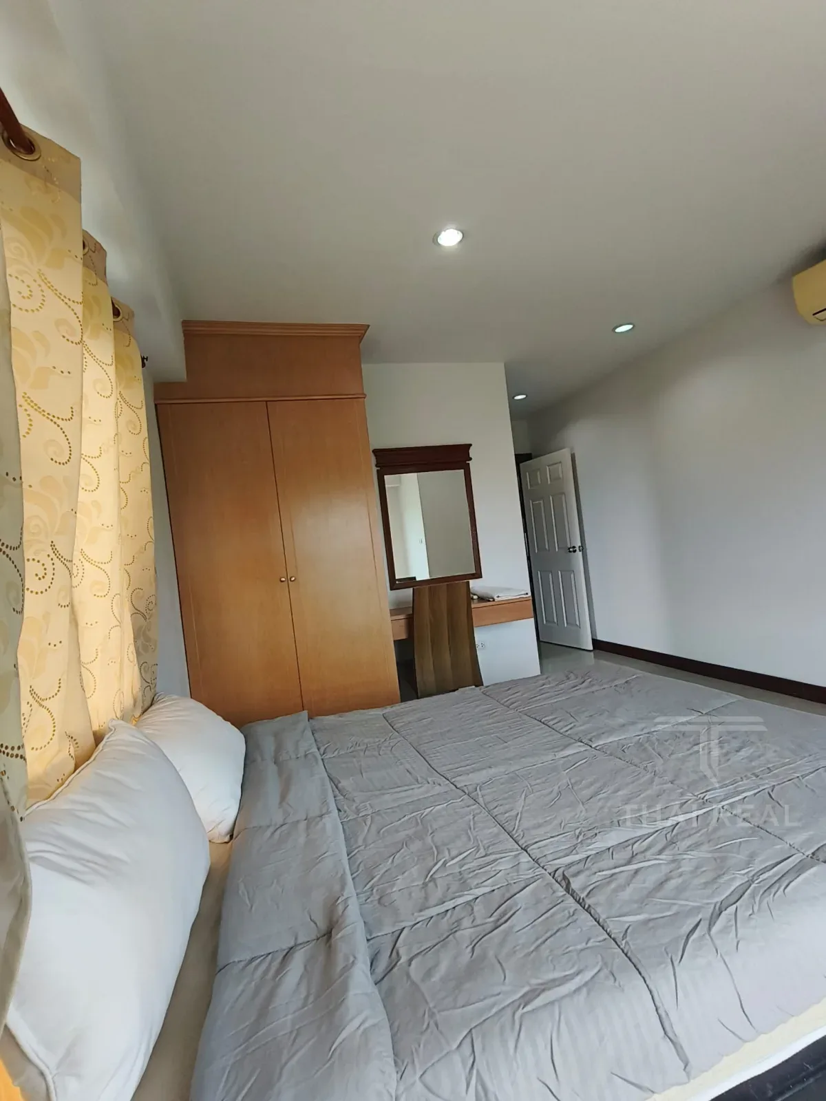 2-Bed Condo – photo 4
