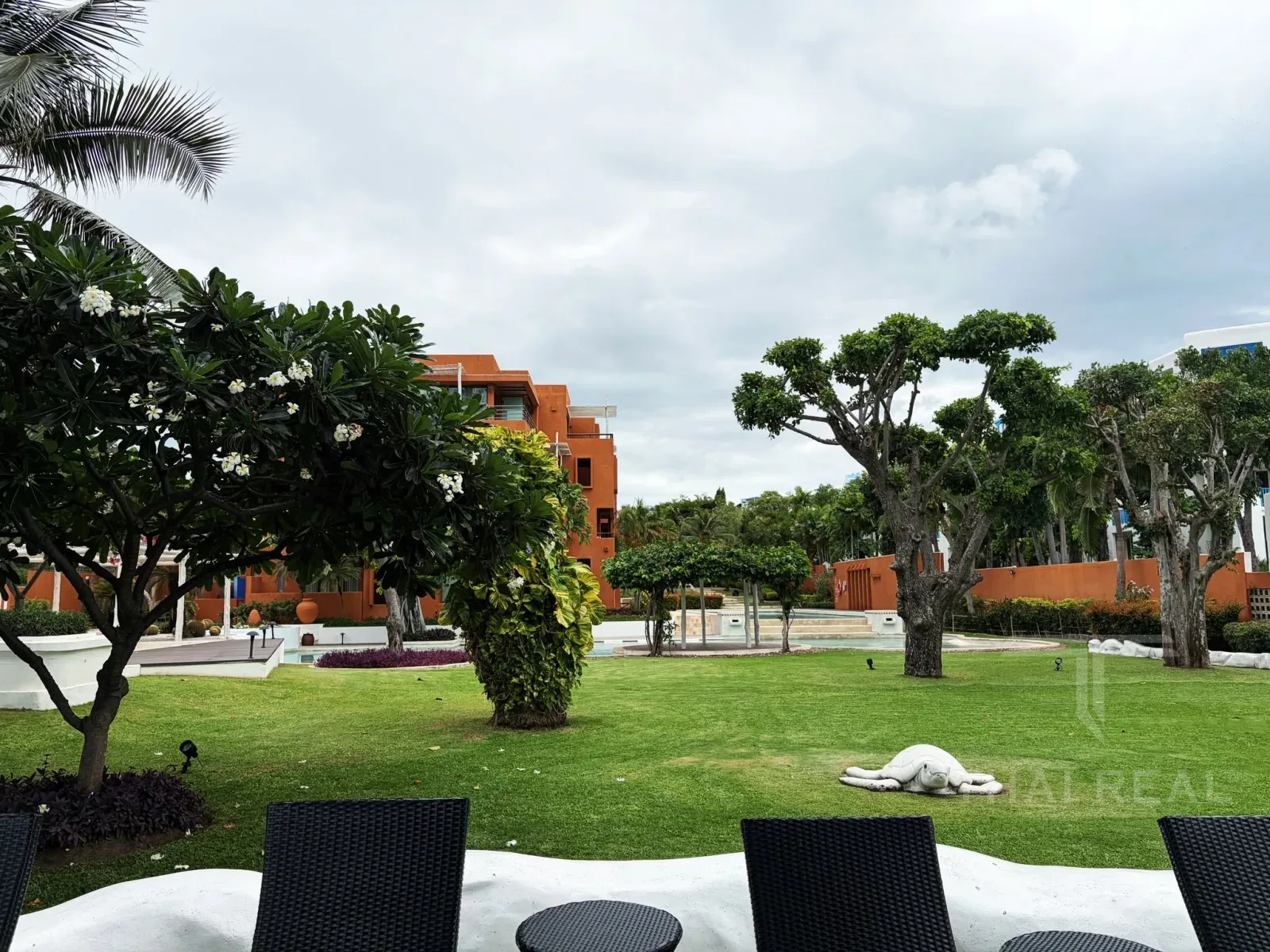 Beachfront 2-Bed Condo — Las Tortugas – photo 13