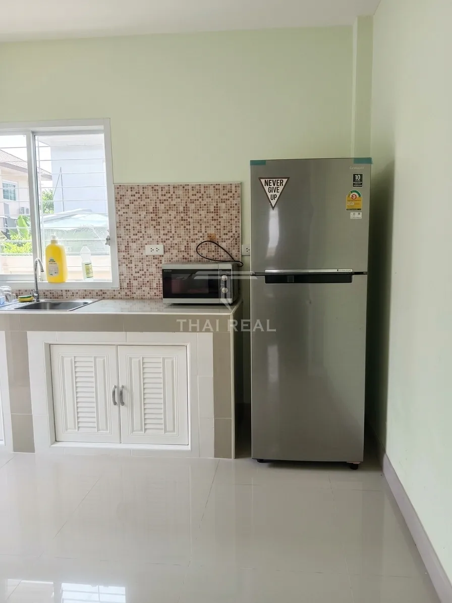 2-Bedroom Pet-Friendly House – photo 6