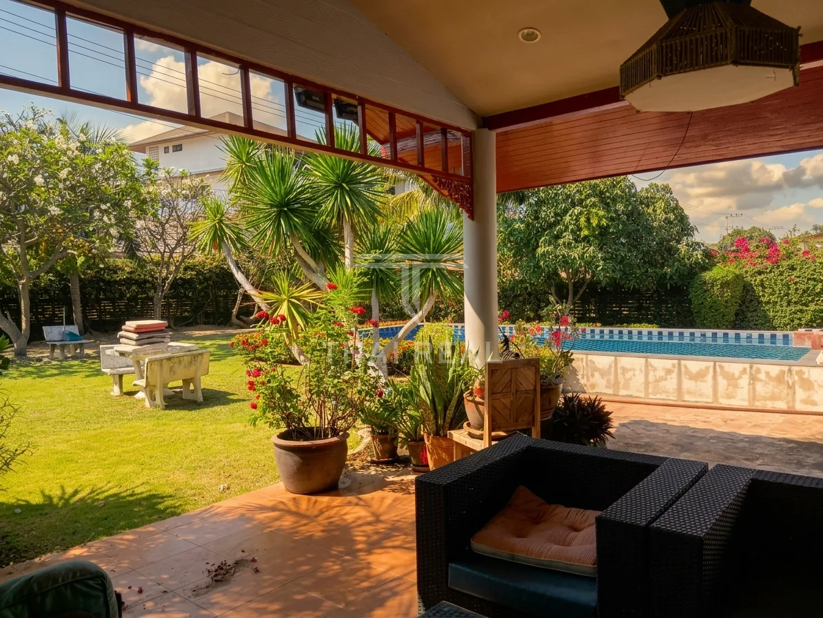 4-Bedroom 2-Storey House with Pool and Garden – photo 12