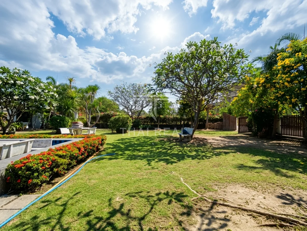 4-Bedroom 2-Storey House with Pool and Garden – photo 15