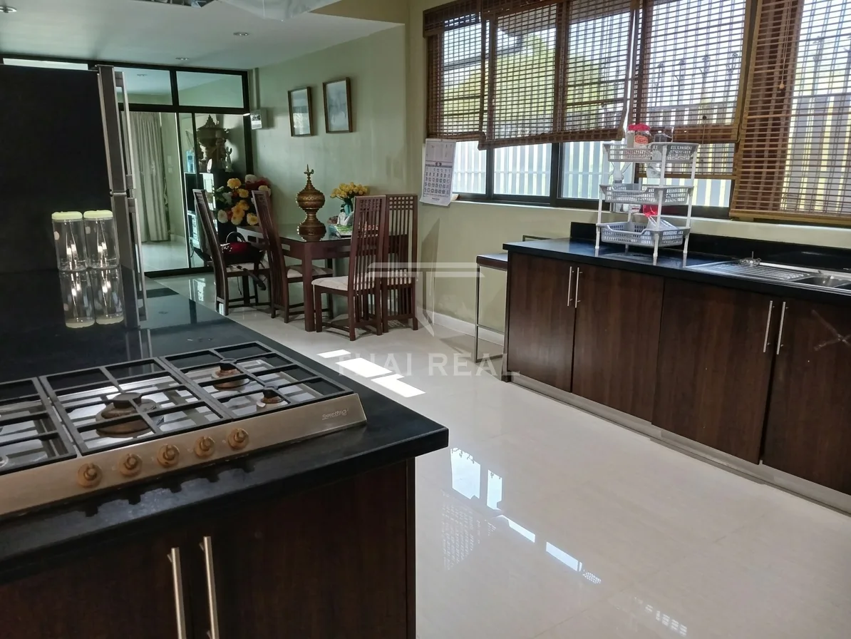 4-Bedroom 2-Storey House with Pool and Garden – photo 3