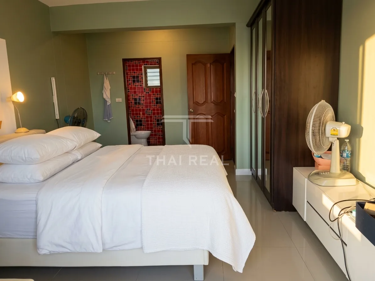 4-Bedroom 2-Storey House with Pool and Garden – photo 11