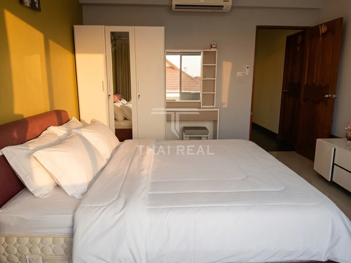 4-Bedroom 2-Storey House with Pool and Garden – photo 5