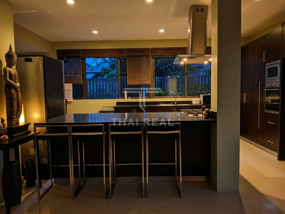 4-Bedroom 2-Storey House with Pool and Garden – photo 9
