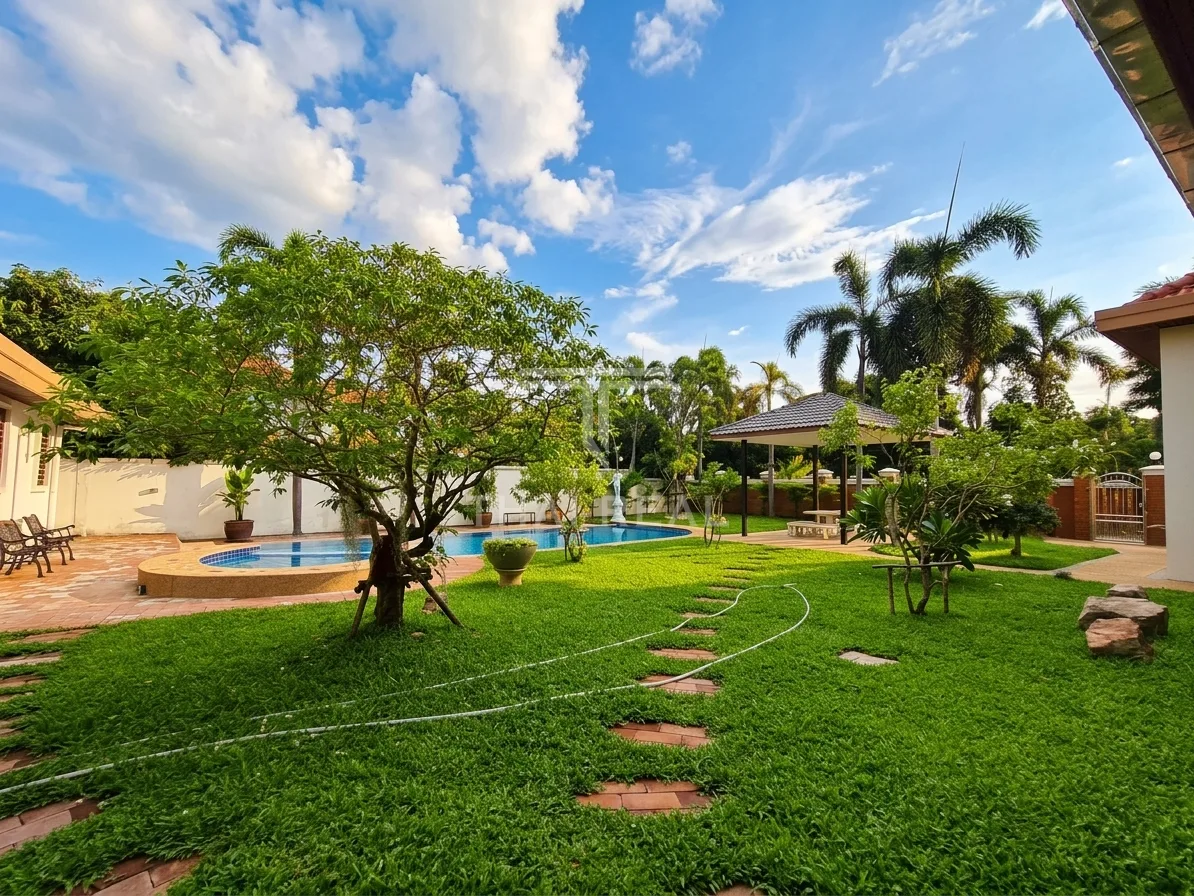 Spacious 3-Bedroom Pool Villa with Office and Large Garden – photo 21