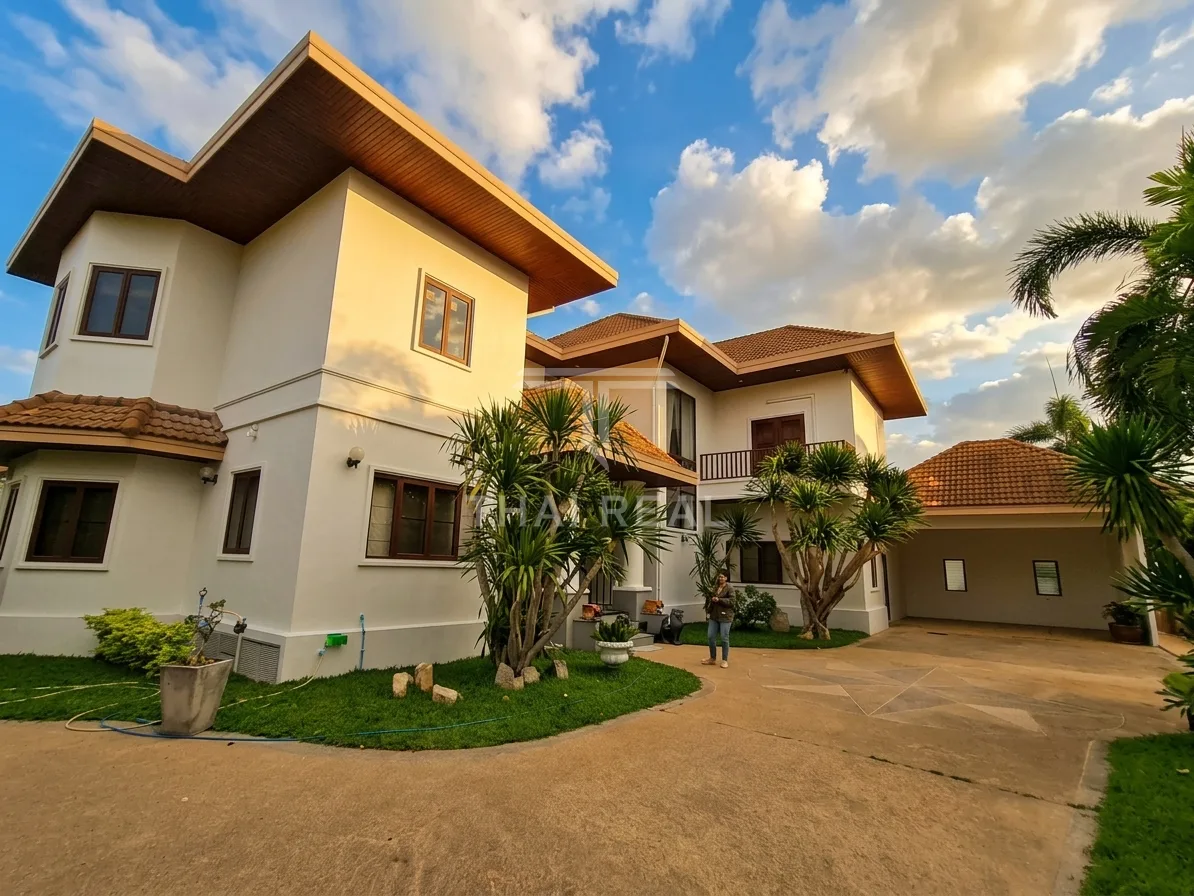 Spacious 3-Bedroom Pool Villa with Office and Large Garden – photo 24