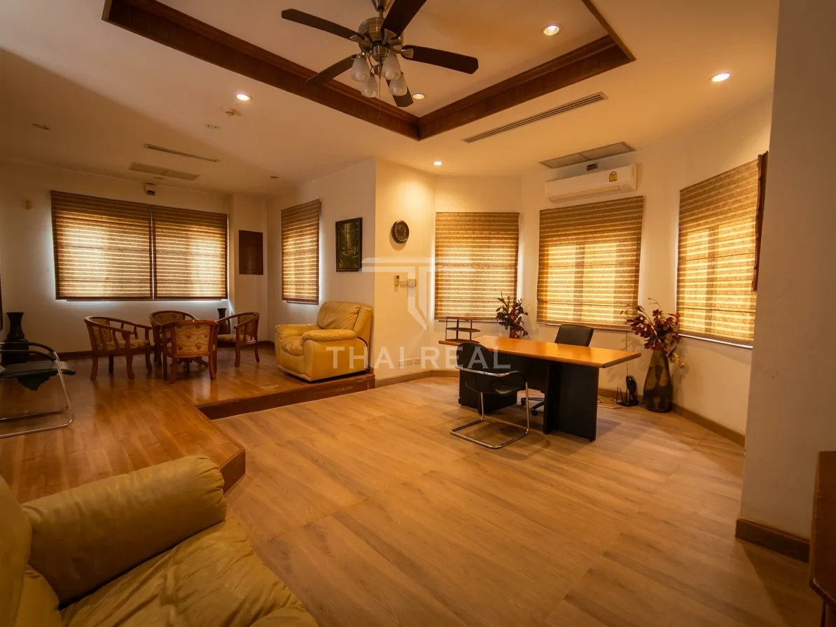 Spacious 3-Bedroom Pool Villa with Office and Large Garden – photo 2