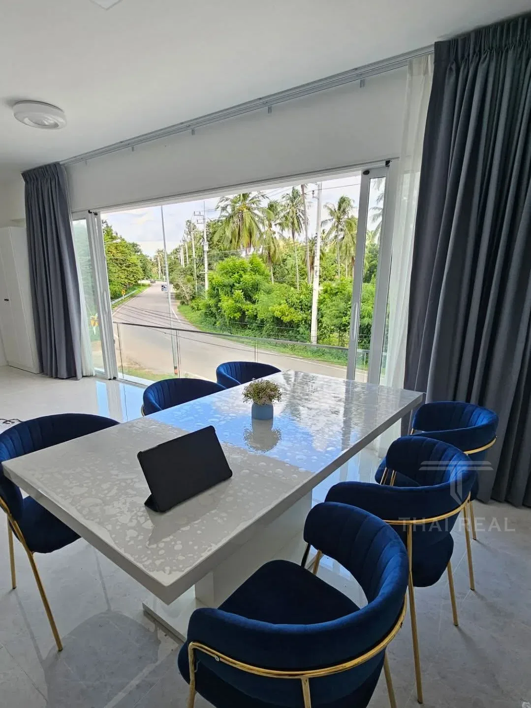 Beachfront House – photo 5