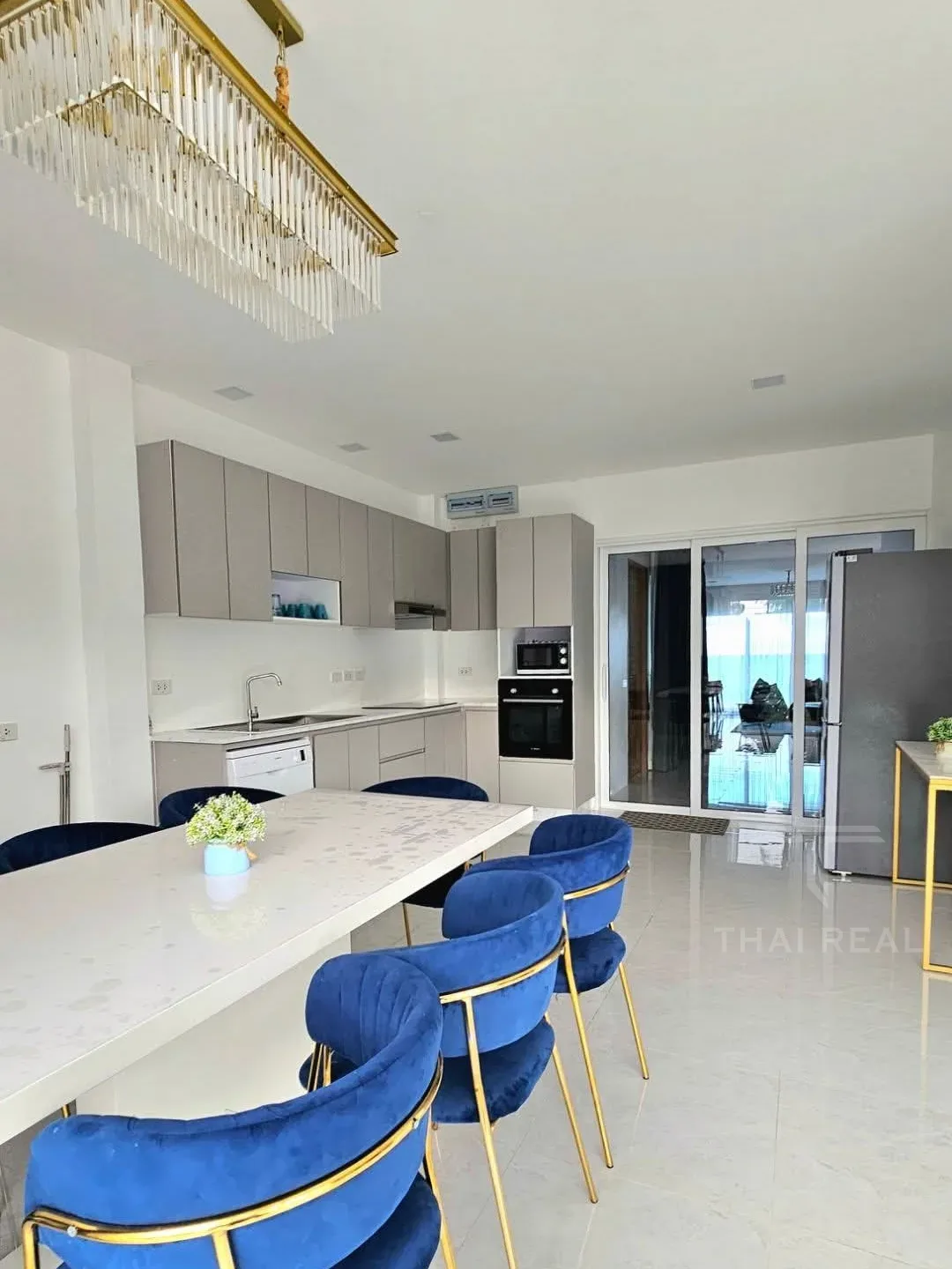 Beachfront House – photo 11