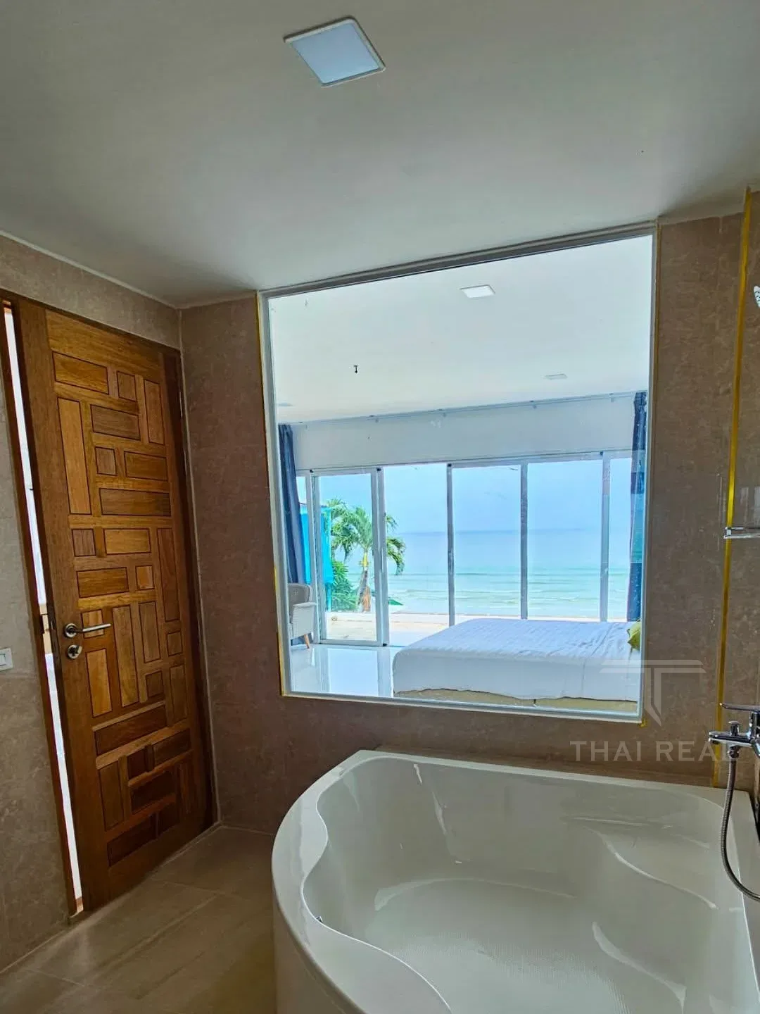Beachfront House – photo 30