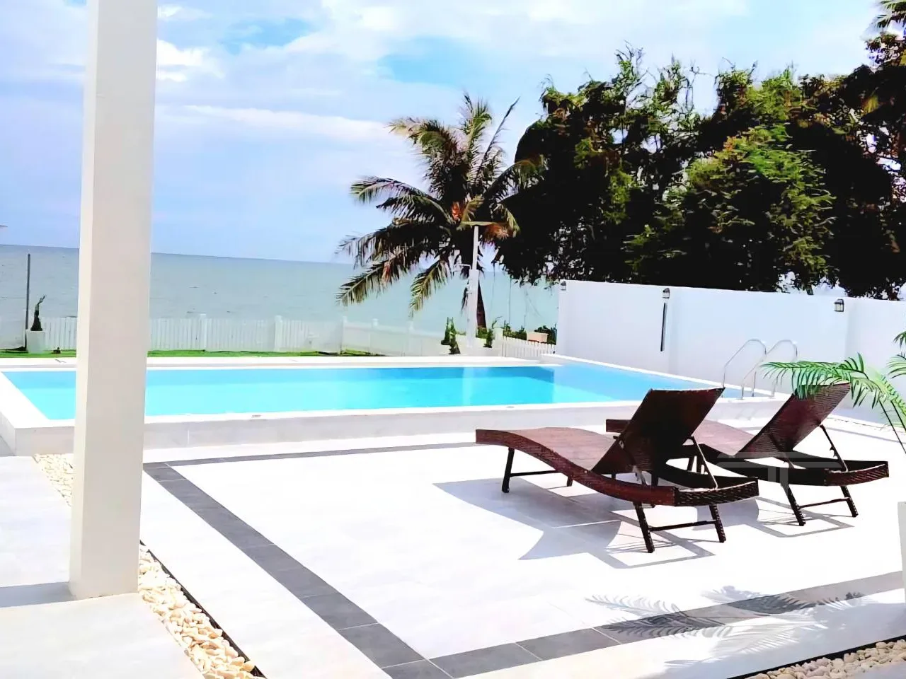 Beachfront House – photo 9