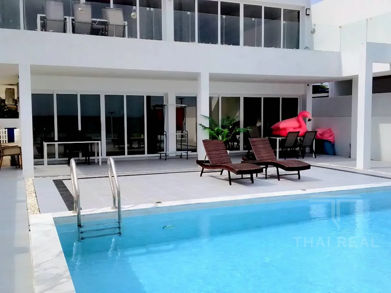 Beachfront House – photo 2
