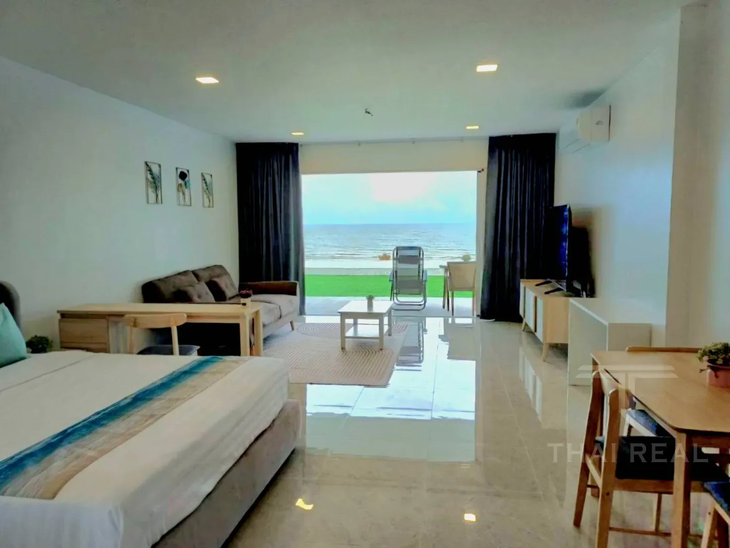 Beachfront House – photo 16