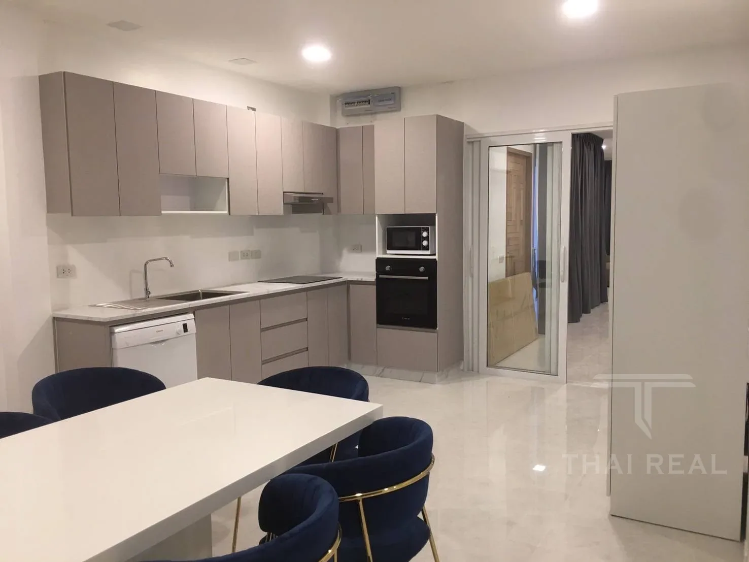Beachfront House – photo 14