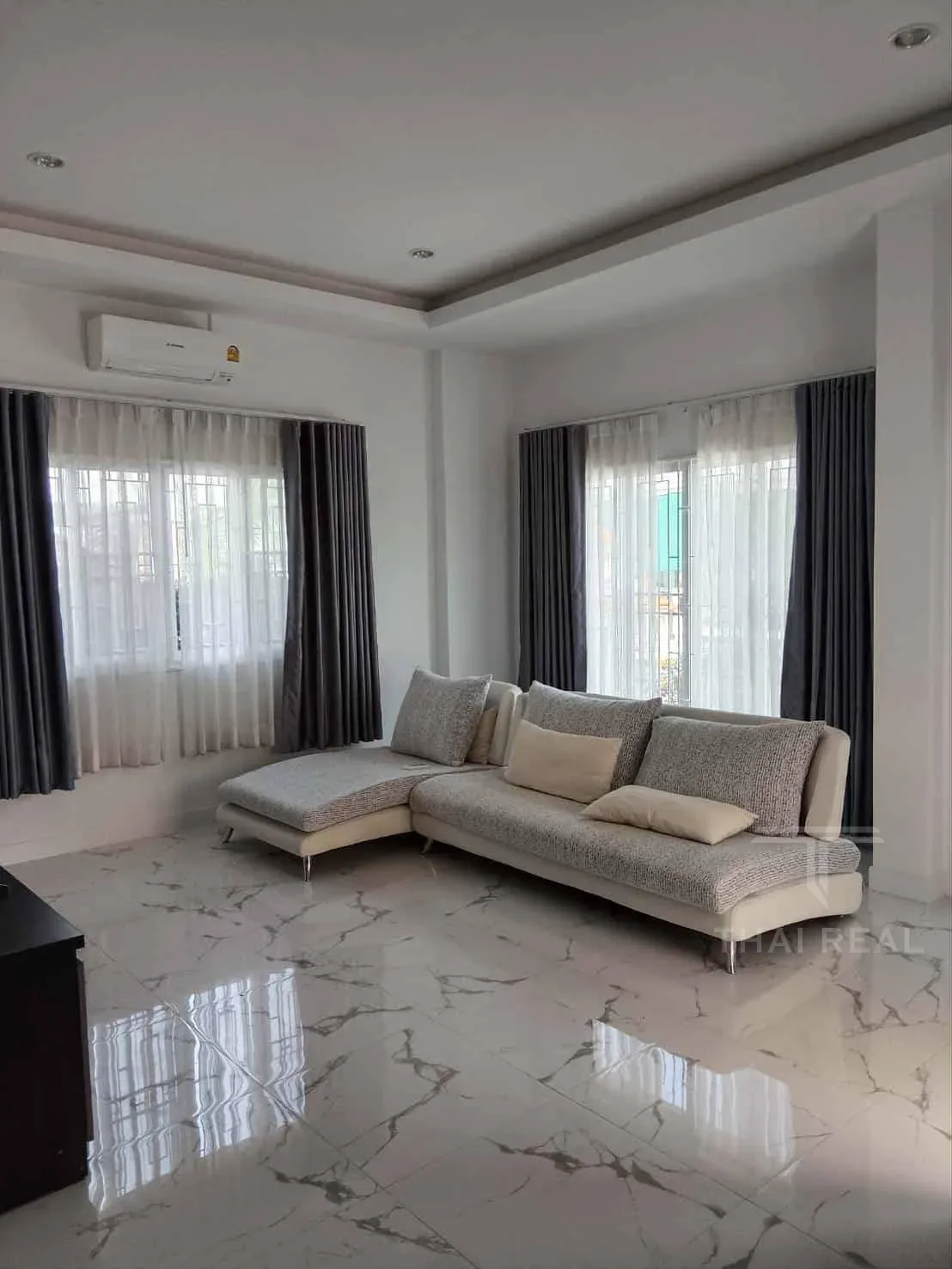 Modern Family House – photo 2