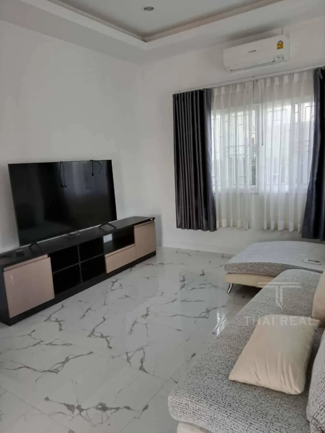 Modern Family House – photo 3