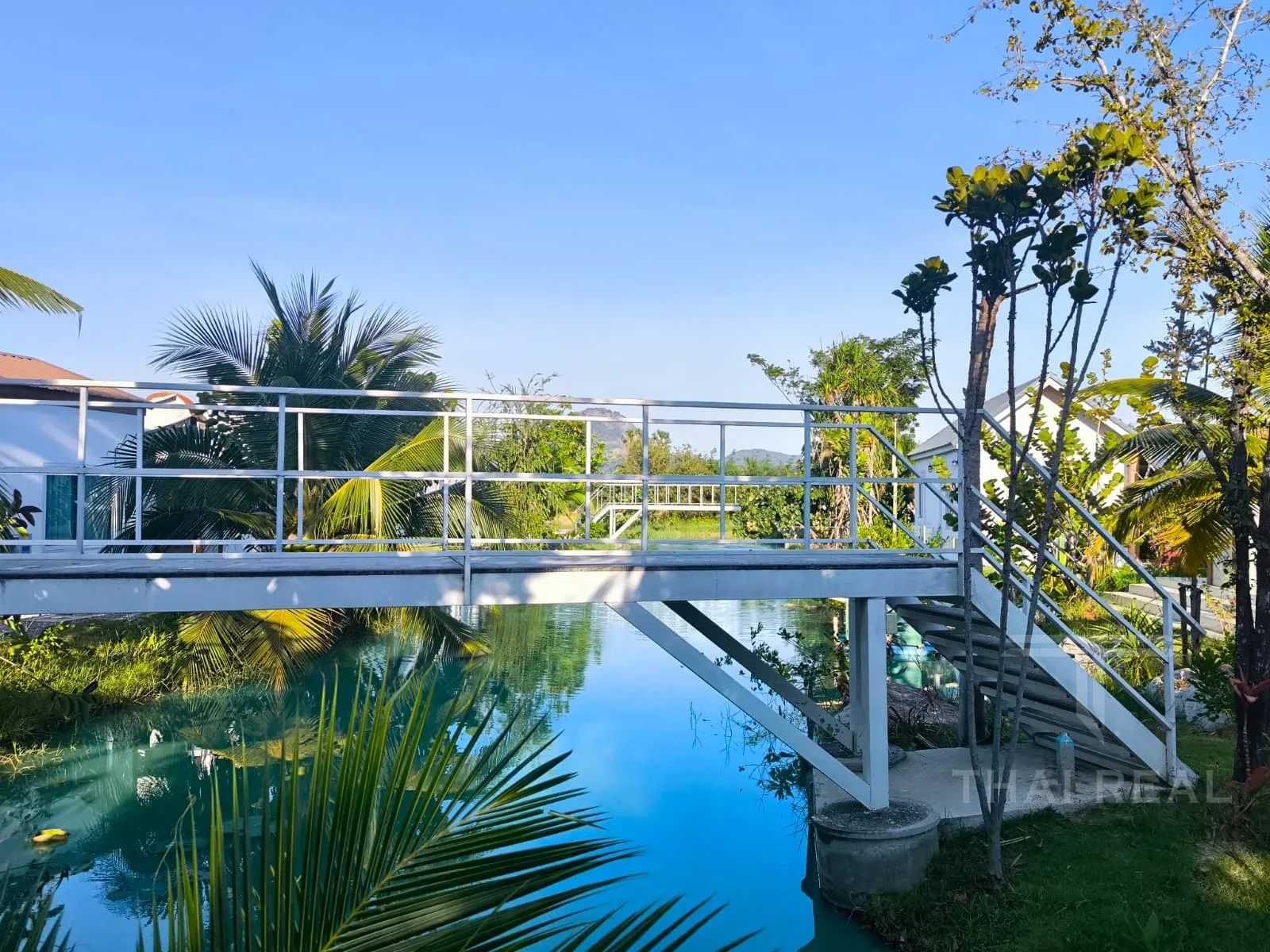 Modern Villa by the Café – photo 5