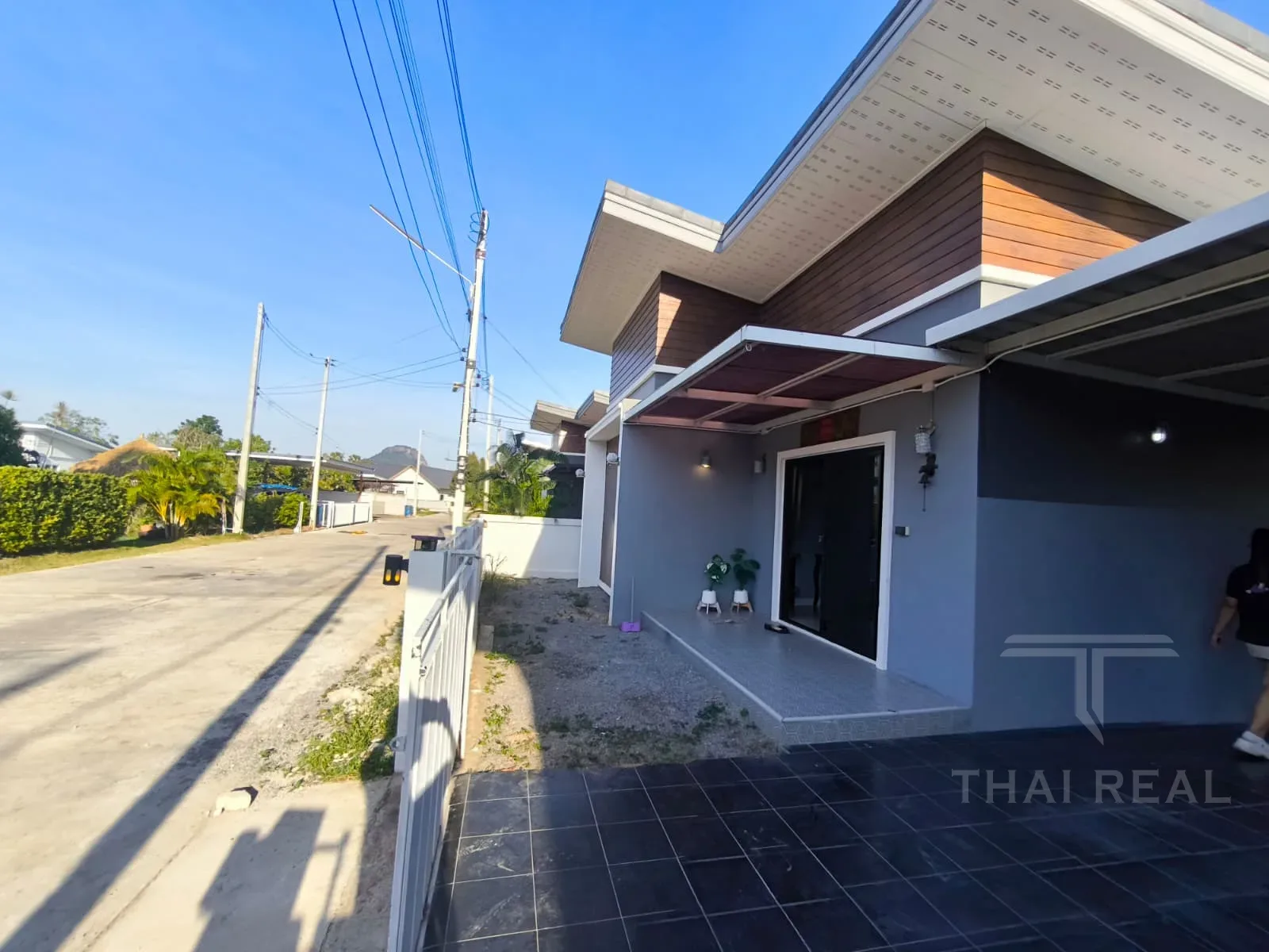 Modern Villa by the Café – photo 2